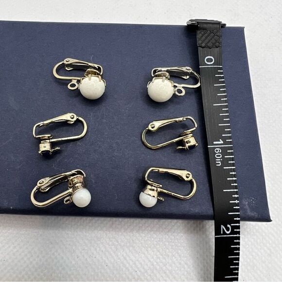 🍭4/$20 Set of three vintage clip on earrings - dark blue and white - Picture 2 of 3